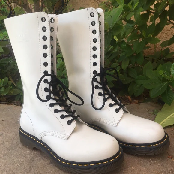 1914 White Smooth Boot