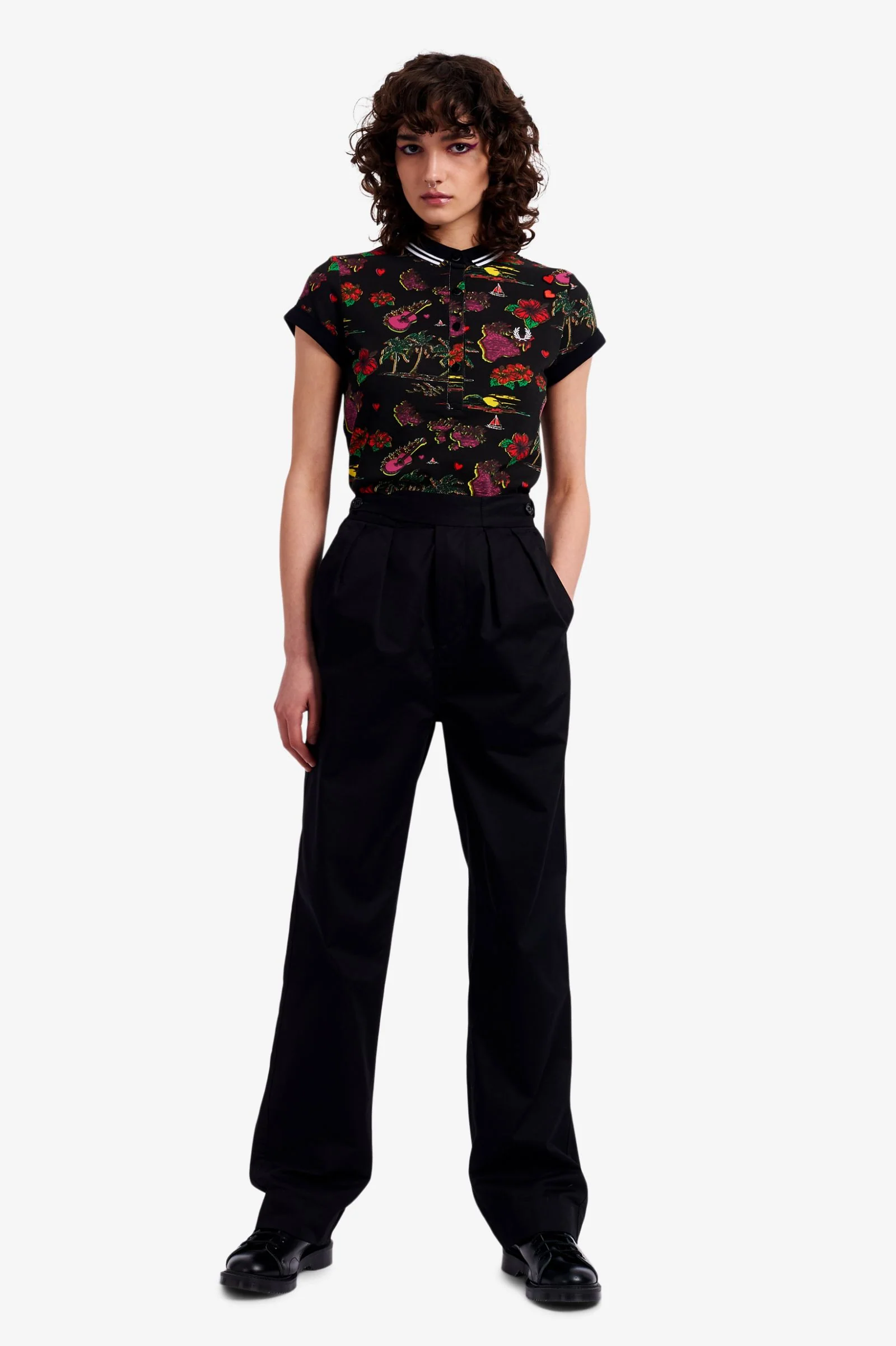 Amy Winehouse Black Hawaiian Print Polo Shirt - Image 4